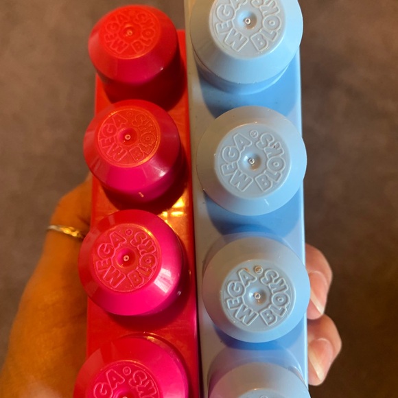 Mega Bloks Colorful Building Blocks and Figures Set - Picture 3 of 3